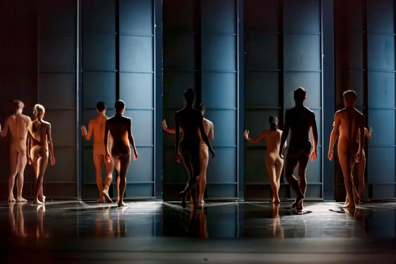 Balletdansers op podium