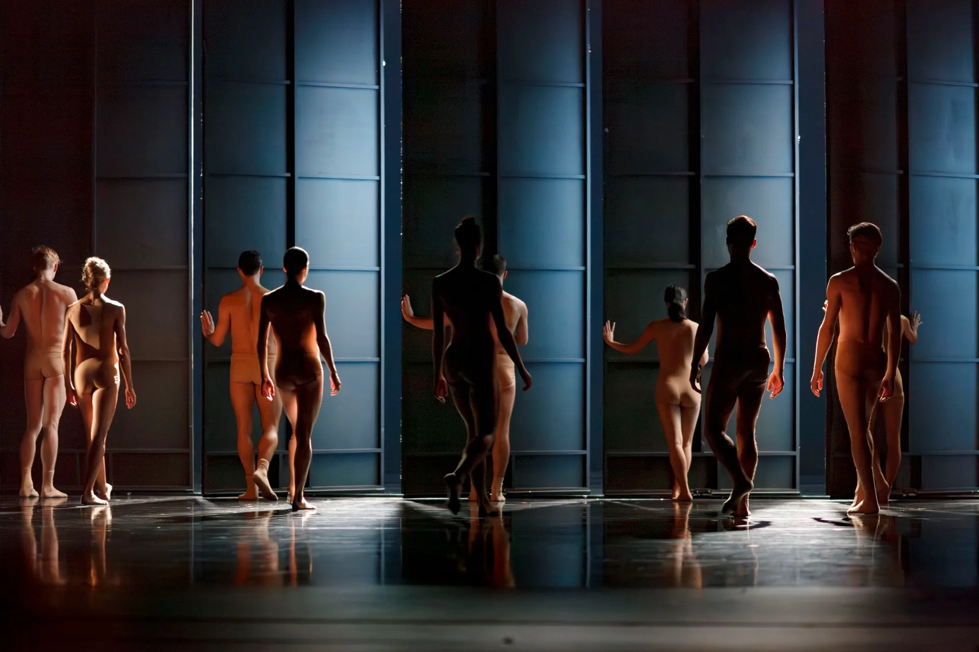 Balletdansers op podium